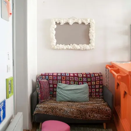 Almodovar Style 25 M With Eiffel Tower View * Parijs
